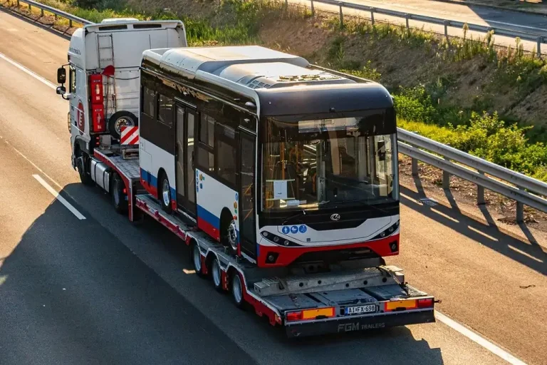 Папараці засняли в Угорщині дивовижні електробуси