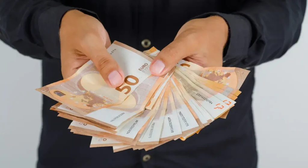 Пенсіонерам обіцяють до 5300 грн: що потрібно знати