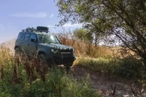 Представлен военный внедорожник Defender Wolf Series II