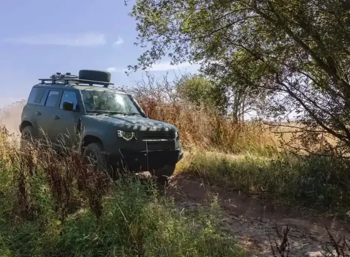 Представлен военный внедорожник Defender Wolf Series II
